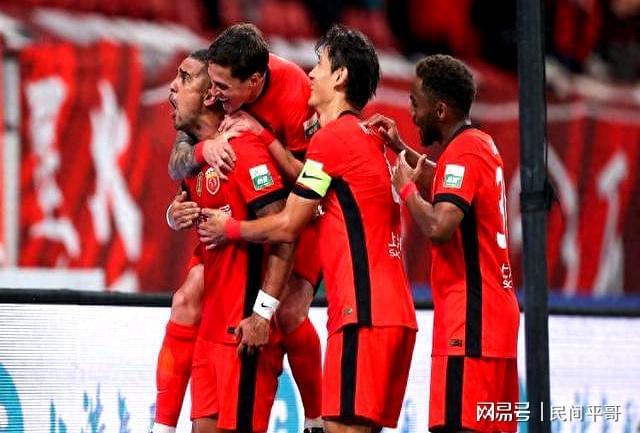 赛前曼联备战中超，防线松动细节曝光，引发热议，身体对抗强度拉满的简单介绍